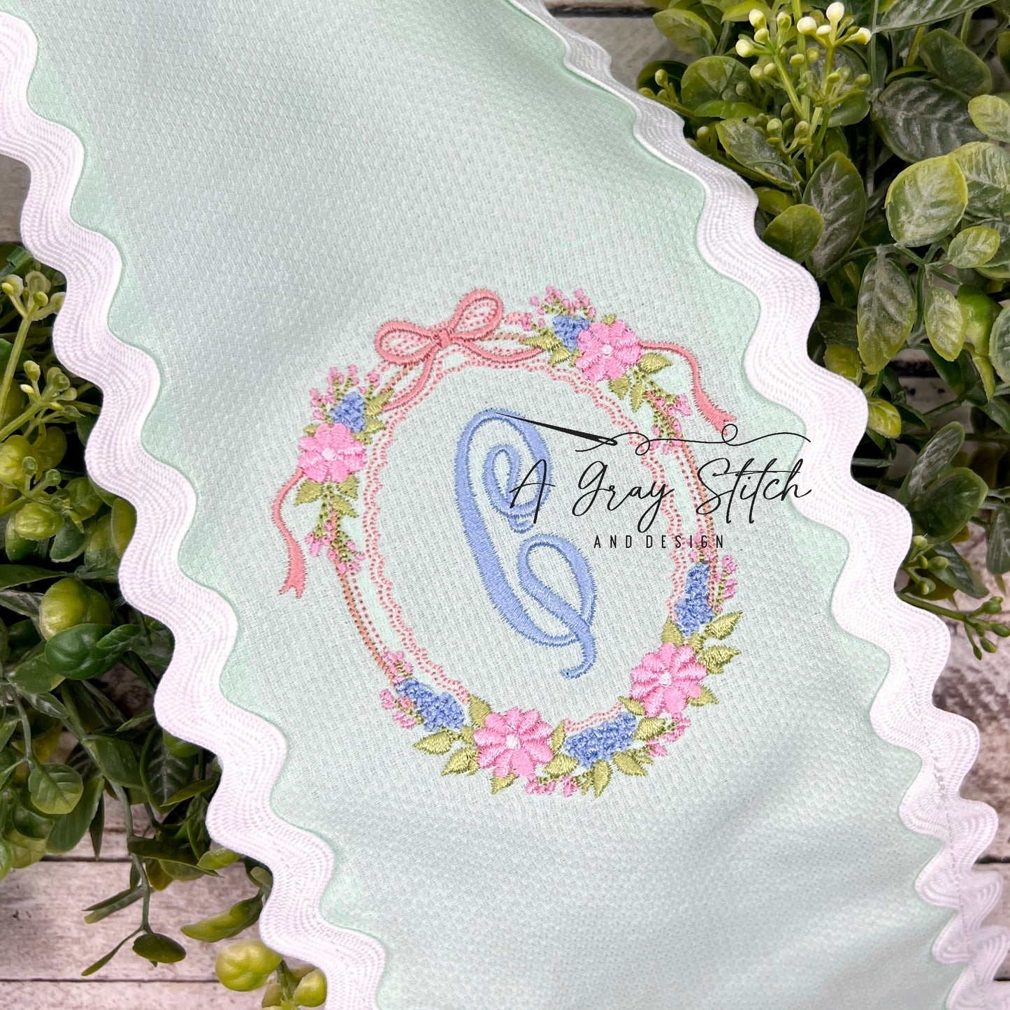 Oval Heirloom Floral Crest