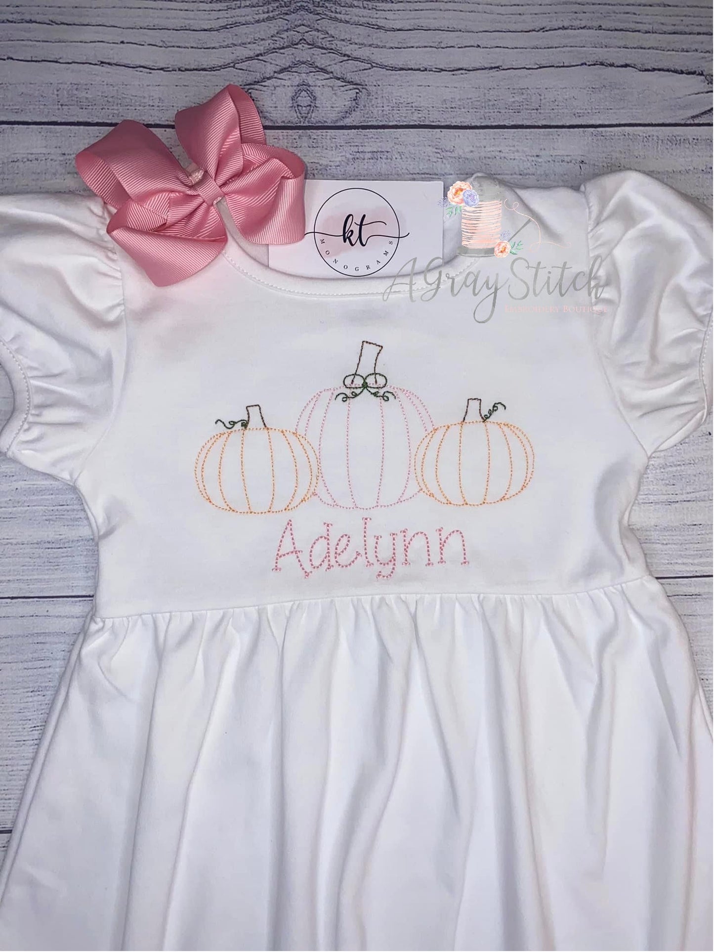 Vintage Stitch Pumpkin Trio with Curly Bow Embroidery Design